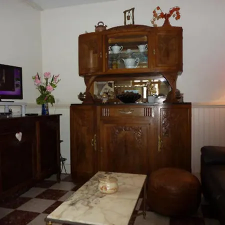 Savignac-les-ormeaux, 4 Pieces, 6 Personnes - Fr-1-419-137